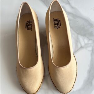 Beacon Women's Tan Espadrilles